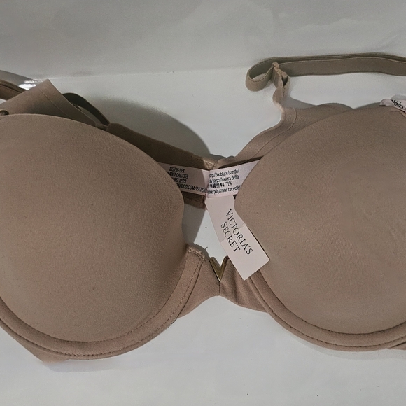LOVE CLOUD Smooth Lightly Lined Demi Bra - Picture 2 of 16